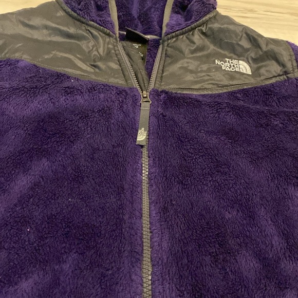 THE NORTH FACE | Purple Fuzzy Jacket - Picture 3 of 5